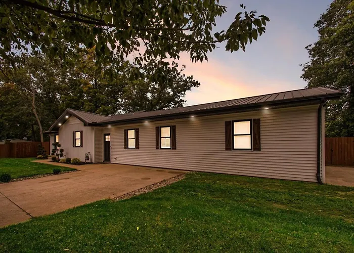 Sunset Point - Spacious 4-Bedroom House In Elkhart With Wifi, Ac, Swim Spa