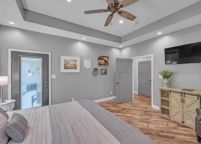 Lakeside Retreat With Hot Tub & Game Room Home